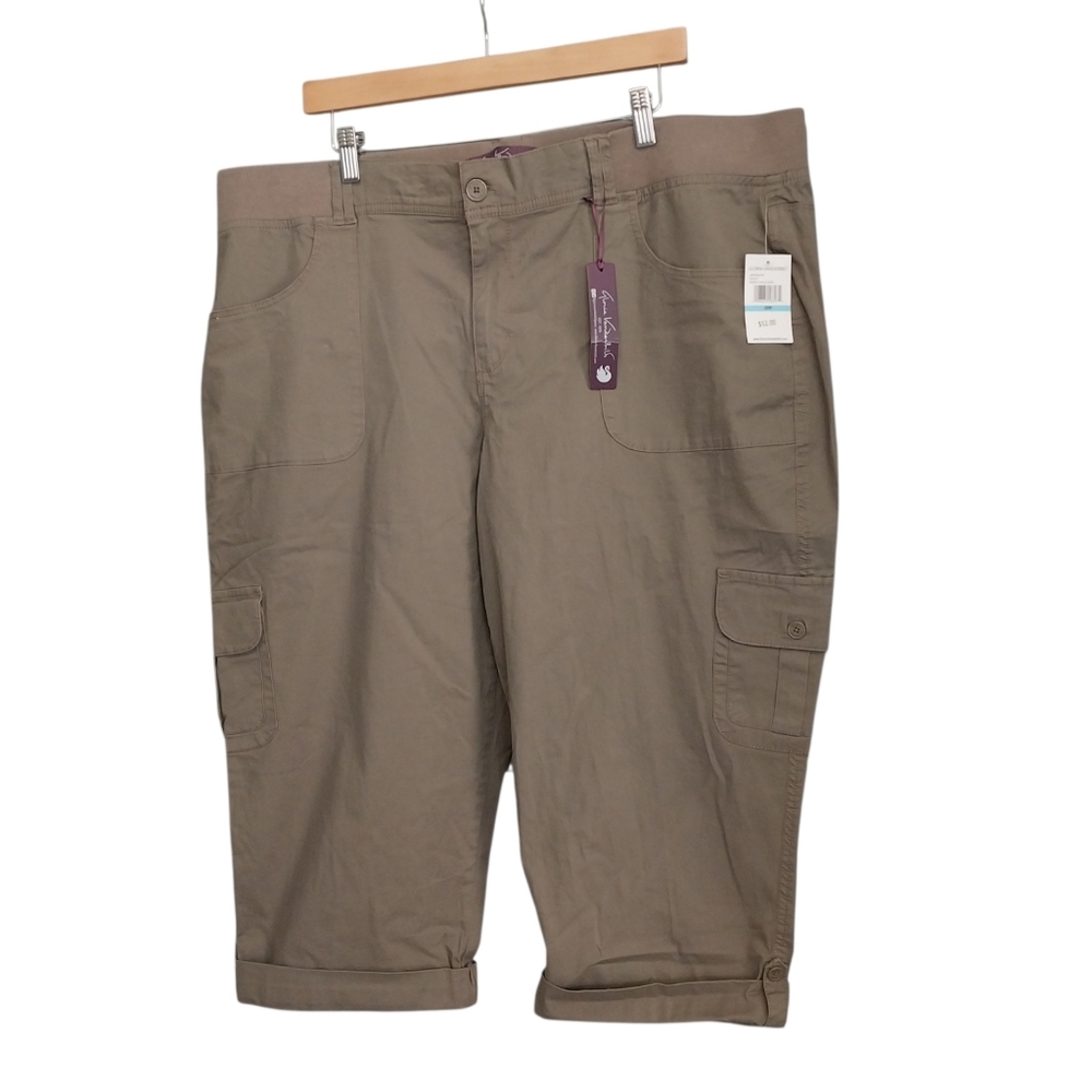 Gloria Vanderbilt Women's Plus Size 20 W Khaki Cargo NWT Causal Capris Pants - Picture 7 of 10